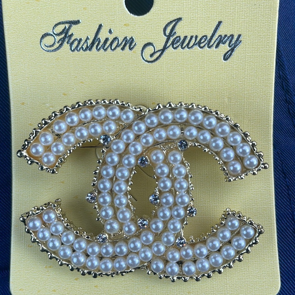 Cc brooch beautiful classy